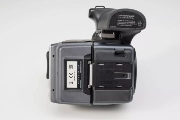 Hasselblad H6D100C with many accessories in original packaging - Image 15