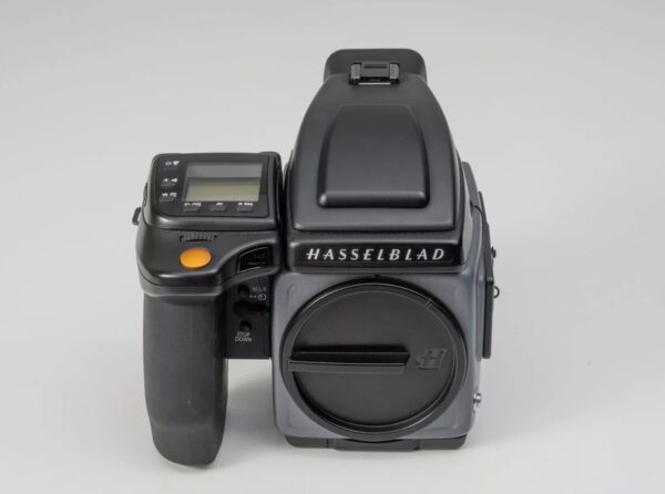 Hasselblad H6D100C with many accessories in original packaging - Image 4