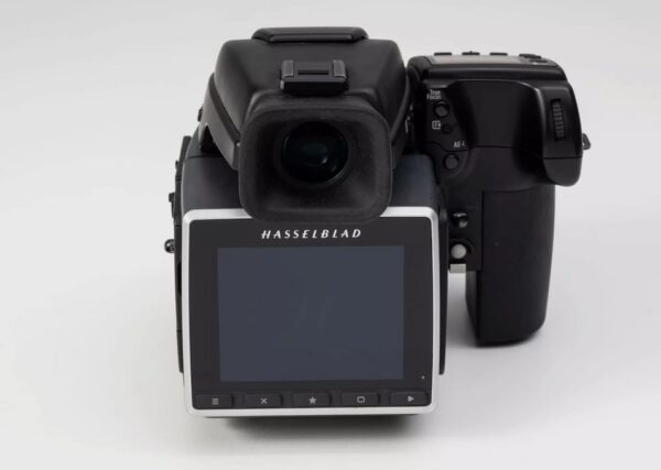 Hasselblad H6D100C with many accessories in original packaging - Image 10