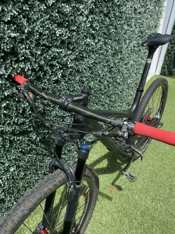 Trek Top Fuel 9.8 Mountain Bicycle - Fully Upgraded - Image 11