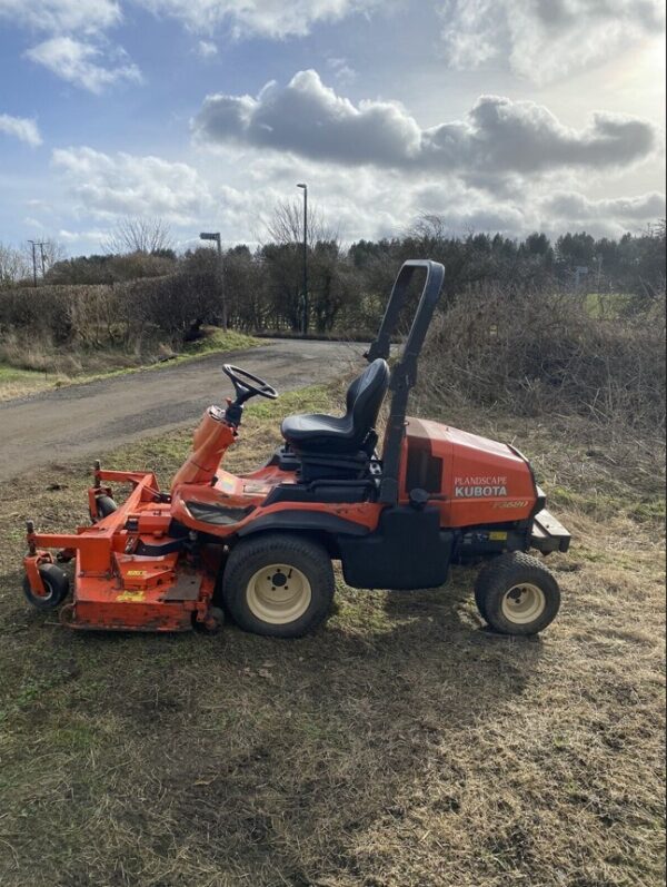 Kubota 3680 ride on diesel mower - Image 5