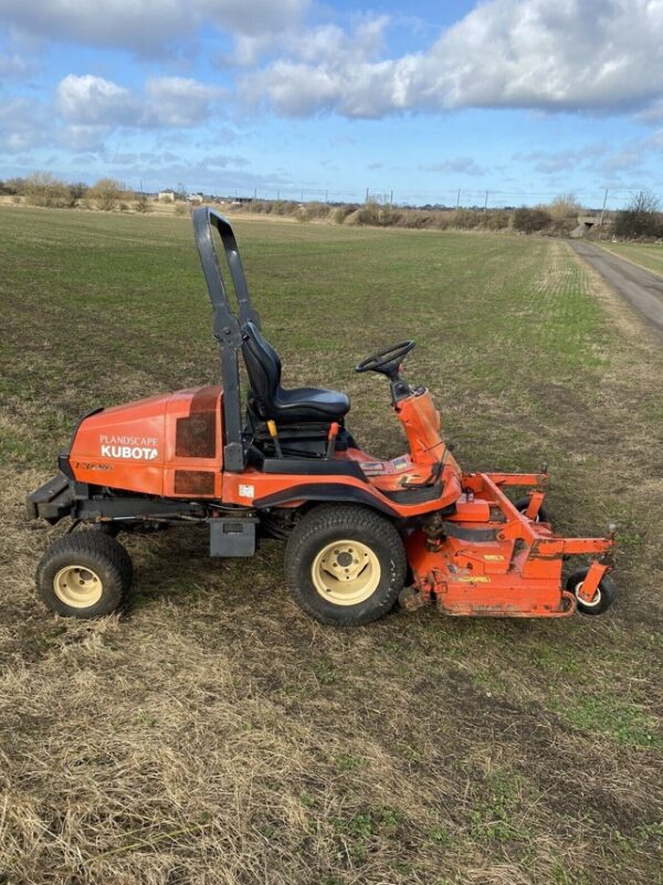 Kubota 3680 ride on diesel mower - Image 9